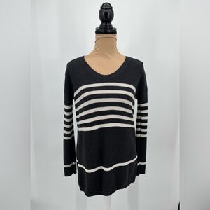 Gap gray & white striped light knit ribbed crew neck sweater sz XS